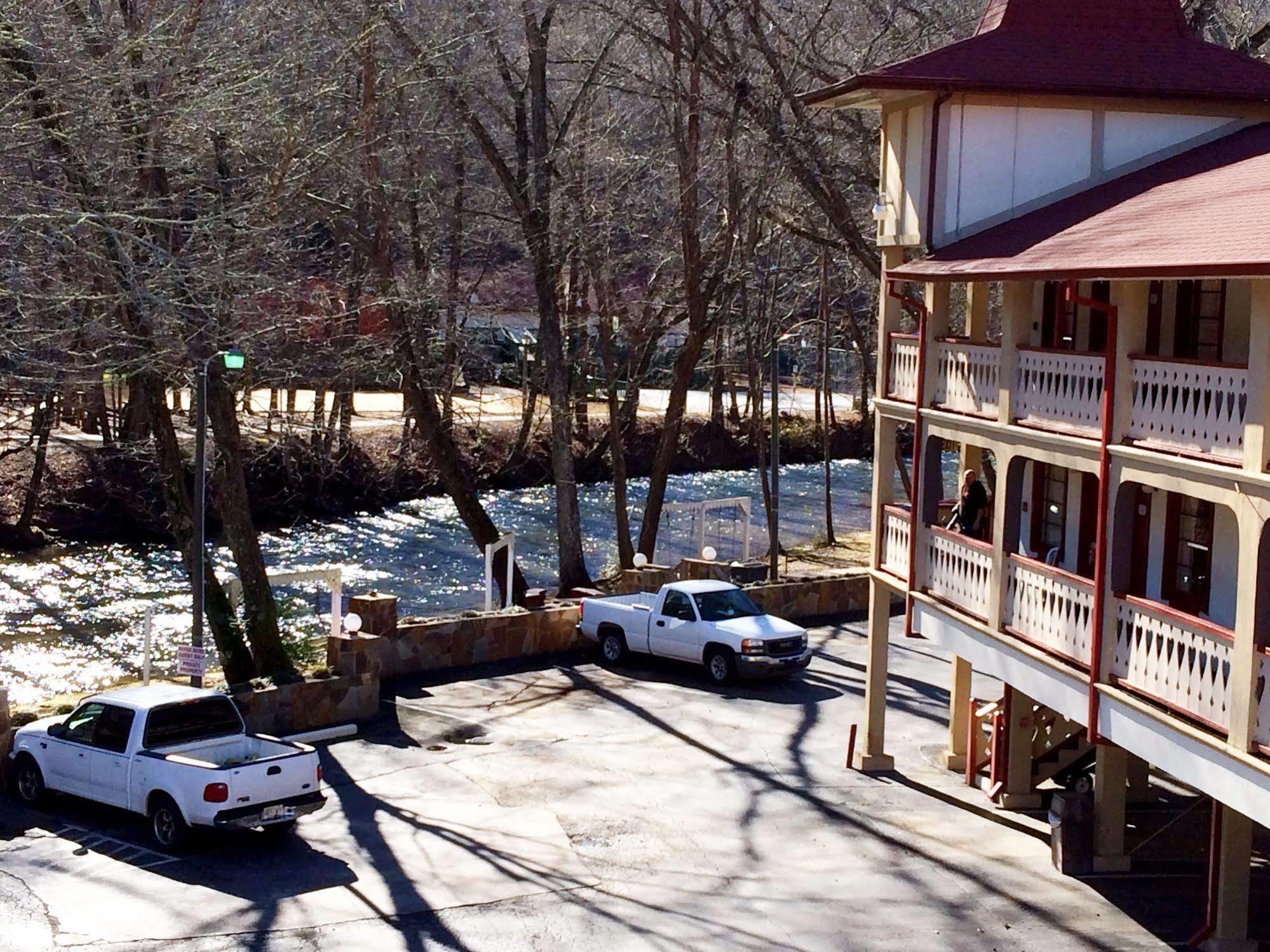 Riverbend Motel & Cabins Helen Zewnętrze zdjęcie